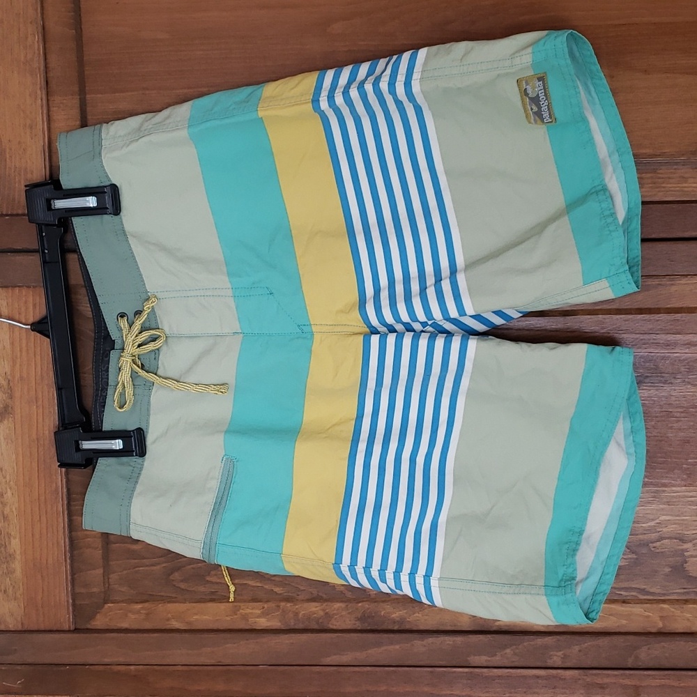 Patagonia Men's Fitz Stripe Wavefarer Boardshorts Sz 29